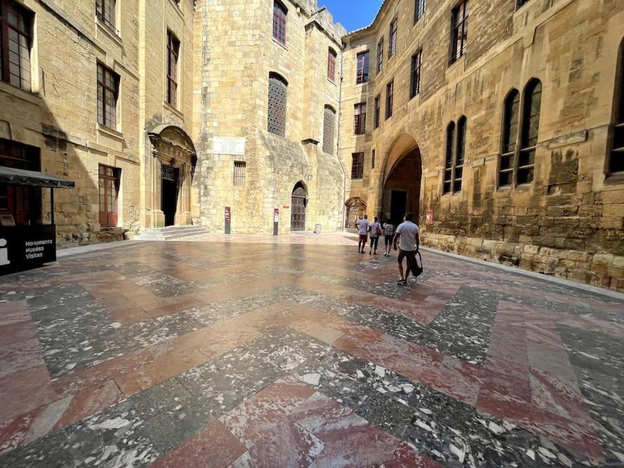 Narbonne : Super Appartement De Qualite Екстериор снимка